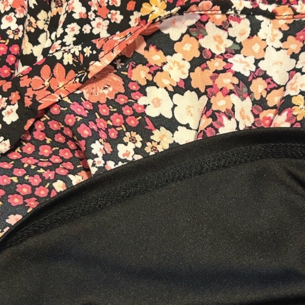 Mi Ami Floral Bell Sleeve Multicolor Flower Romper - Size S - Picture 11 of 13